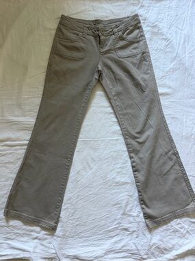 725 Original’s Low Waisted Flare Jeans in Light Taupe